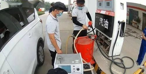 汽油倒地上多久不会着火吗？原油撒路上如何处理