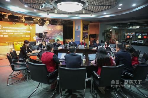 首次发售股票的过程中什么叫路演和定价阿？路演如何报价