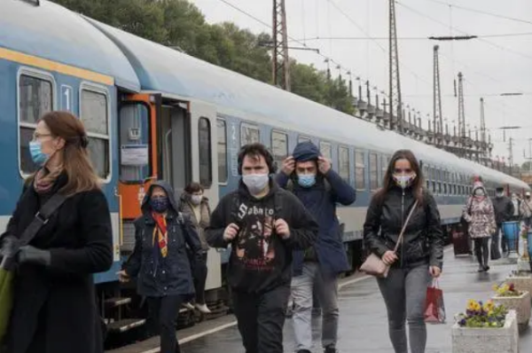 英国为什么有宵禁？英国疫情如何控制住