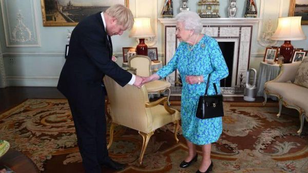 英国女王和首相的区别？英国党魁如何选举