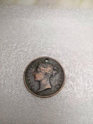 这次回老家，终于翻出小时候在田间捡到的1845年英镑1分钱钱币，有谁知道收藏行情值多少钱吗？最近如何看英镑走势
