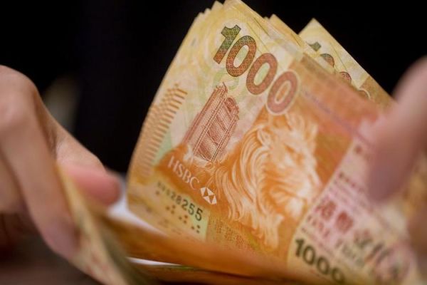 出现人民币与港币、澳元同时流通的现象，试问会不会出现劣币驱逐良币的现象？为什么？如何看待港币 澳元 新台币