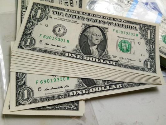 美元是如何发行到其他国家的？美金是如何发行的