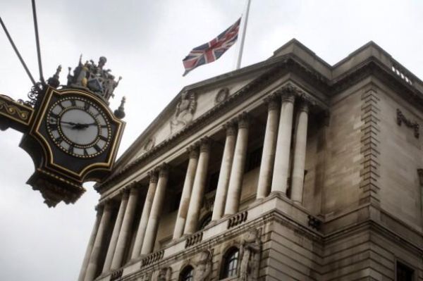 1825年英国经济危机怎么解决的？英国央行如何维护货币稳定