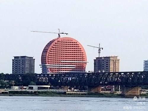 鸭绿江断桥对面圆形建筑是什么？如何鉴别500朝鲜圆真伪