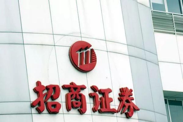 东方财富属于券商吗？新三板的期货公司