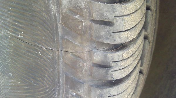 车子跑了2万公里，轮胎上发现发现小裂纹，问题大吗？期货橡胶论坛