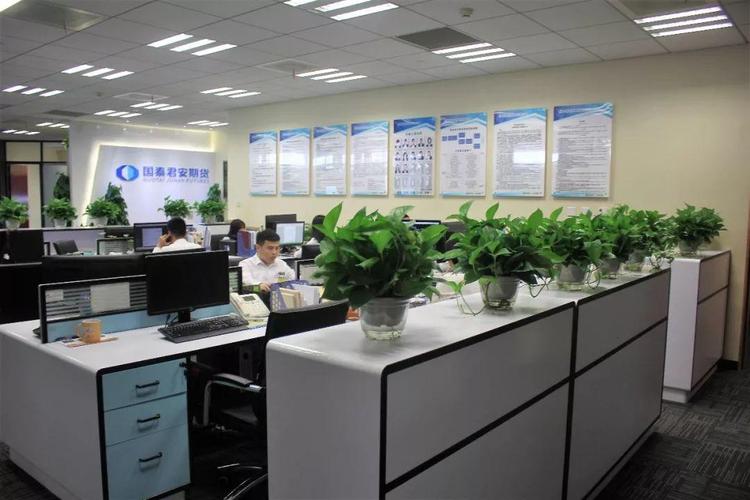 期货客服这工作怎么样？期货公司哪个部门最好